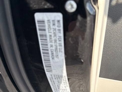 Used 2023 Chrysler Pacifica Touring-L FWD image 29