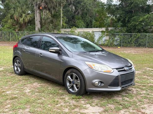 Used 2014 Ford Focus SE w/ SE Sport Package FWD image 7
