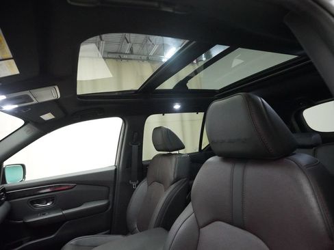 Certified 2025 Honda Pilot Black Edition image 33