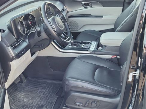 Used 2022 Kia Carnival LX image 12