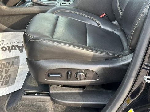 Certified 2019 Chevrolet Traverse LT w/ LT Premium Package image 20