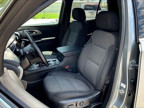 Used 2023 Chevrolet Traverse LT image 35