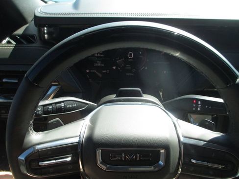 Used 2025 GMC Yukon Elevation w/ Elevation Premium Package AWD/4WD image 32
