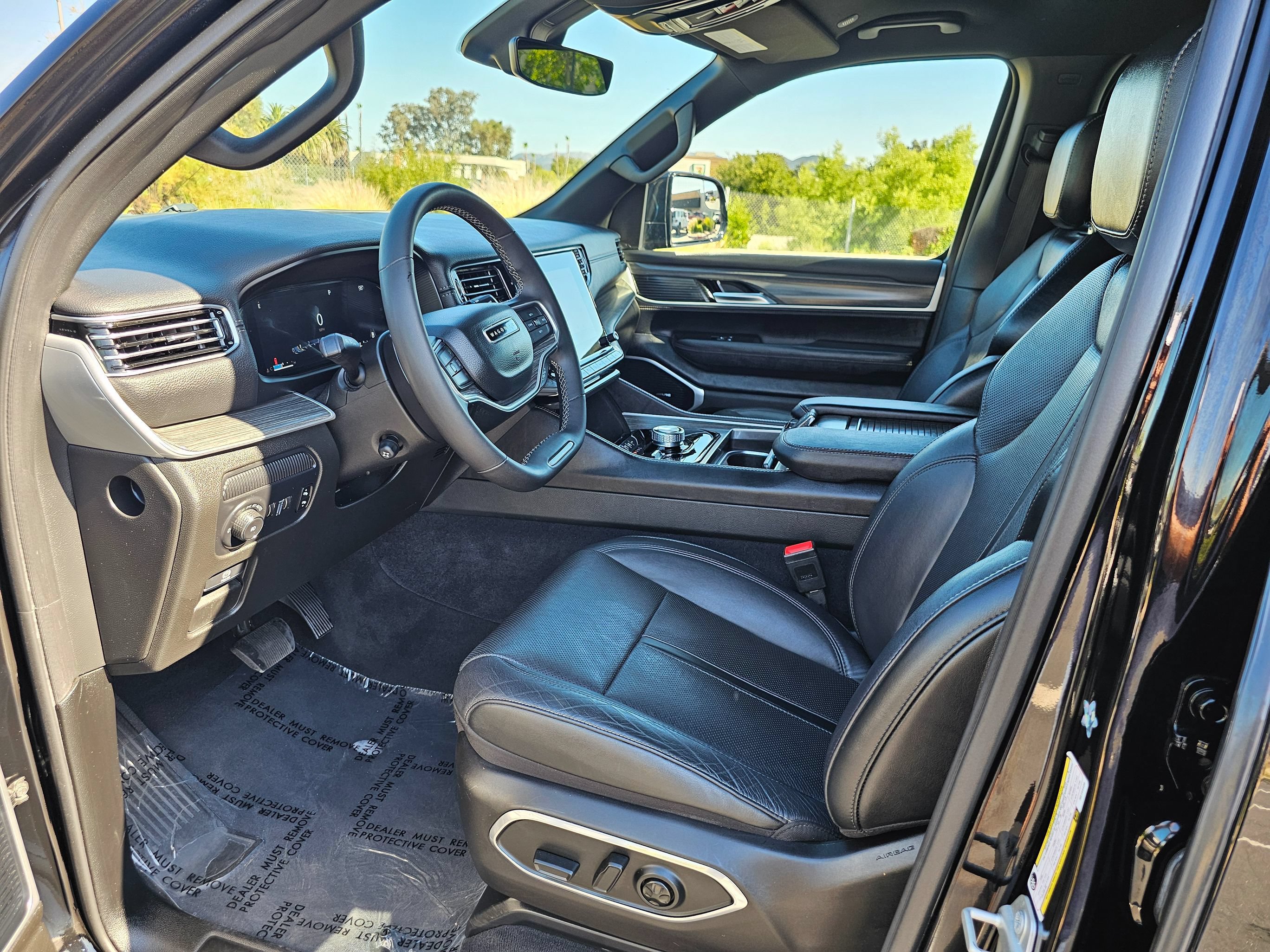 Used 2024 Jeep Wagoneer L Series II w/ Flexible Seating Group AWD/4WD image 16