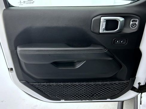 Used 2020 Jeep Gladiator Overland image 9