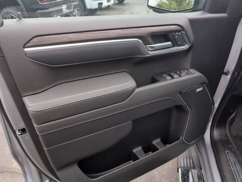 New 2026 GMC Sierra 1500 SLT image 16