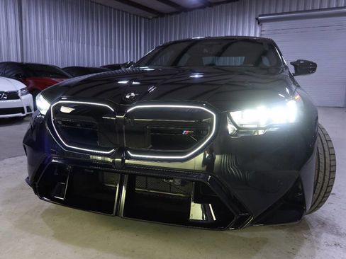 Used 2025 BMW M5 w/ Carbon Package image 48