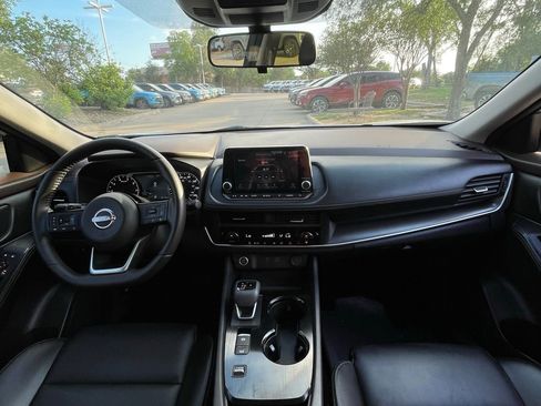 Used 2023 Nissan Rogue SV w/ SV Premium B Package image 11