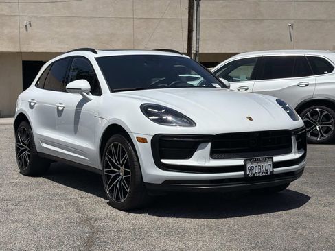 Used 2024 Porsche Macan AWD/4WD image 2