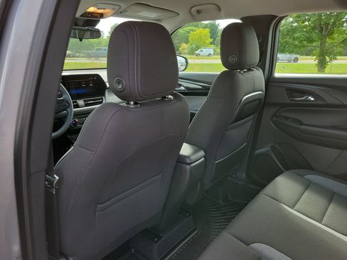 Used 2025 Chevrolet TrailBlazer LS FWD image 28