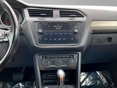Used 2018 Volkswagen Tiguan SE w/ Panoramic Sunroof Package AWD/4WD image 24