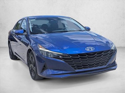 Used 2022 Hyundai Elantra SEL image 3