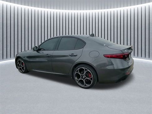 Used 2023 Alfa Romeo Giulia Veloce image 13