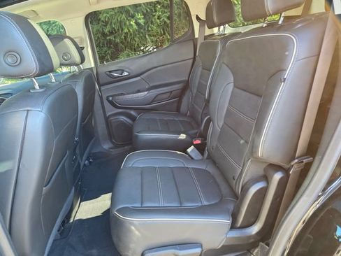 Used 2023 GMC Acadia Denali w/ Black Diamond Edition AWD/4WD image 9