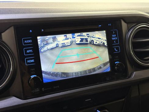 Used 2016 Toyota Tacoma TRD Sport w/ Towing Package image 31