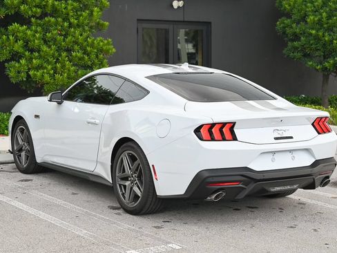 Used 2025 Ford Mustang Coupe RWD image 6