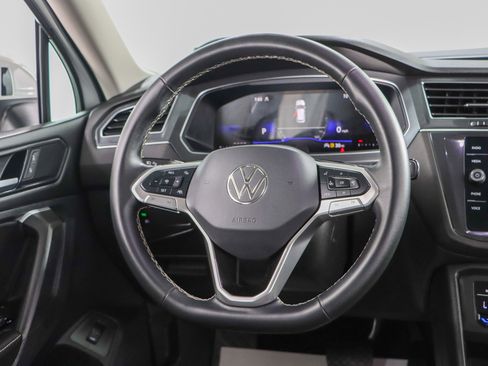 Used 2024 Volkswagen Tiguan SE image 12