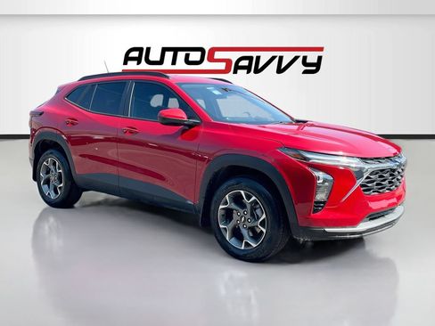 Used 2026 Chevrolet Trax LT FWD image 1