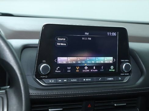 Used 2023 Nissan Rogue SV image 25