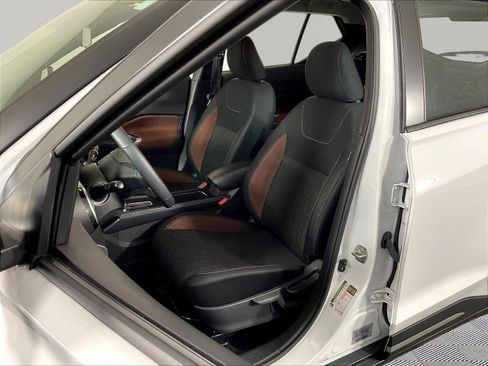 Used 2023 Nissan Kicks SR FWD image 21