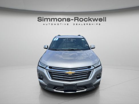 Used 2023 Chevrolet Traverse LT w/ LT Premium Package AWD/4WD image 8