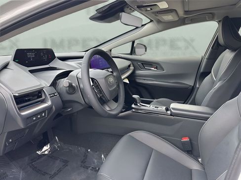 Used 2025 Toyota Prius XLE image 9
