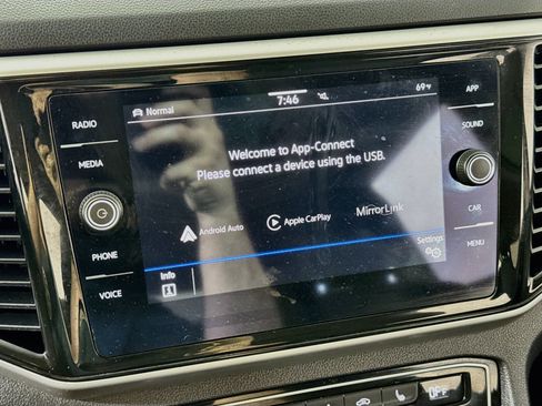 Used 2023 Volkswagen Atlas SE w/ Panoramic Sunroof Package AWD/4WD image 2
