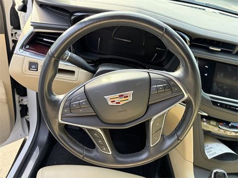 Used 2018 Cadillac XT5 Premium Luxury w/ Driver Assist Package image 10