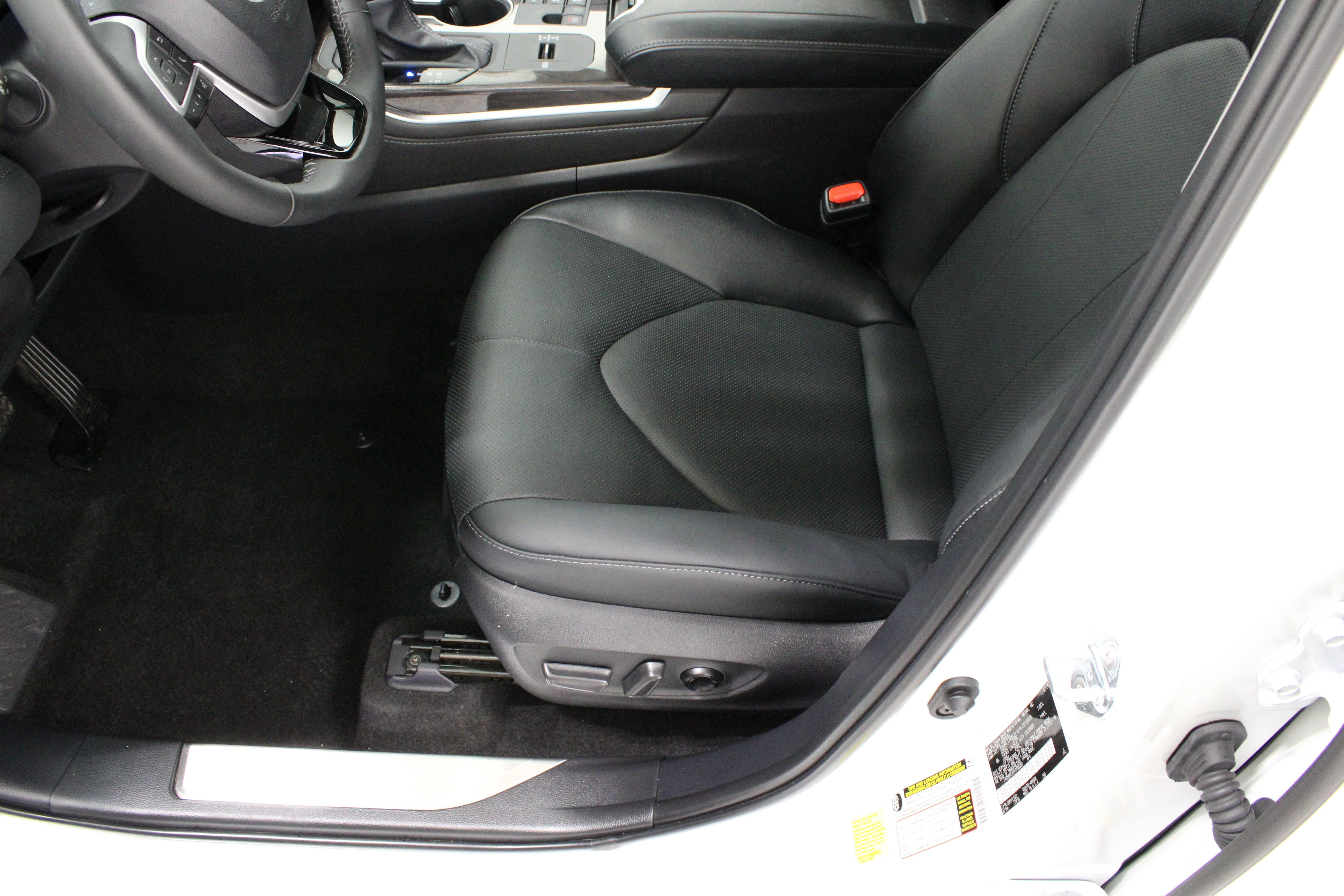 Used 2026 Toyota Highlander Limited AWD/4WD image 15