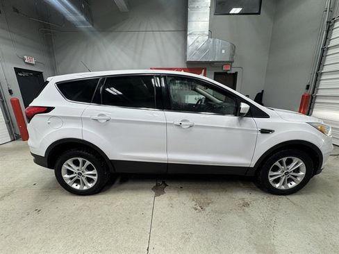 Used 2019 Ford Escape SE image 8