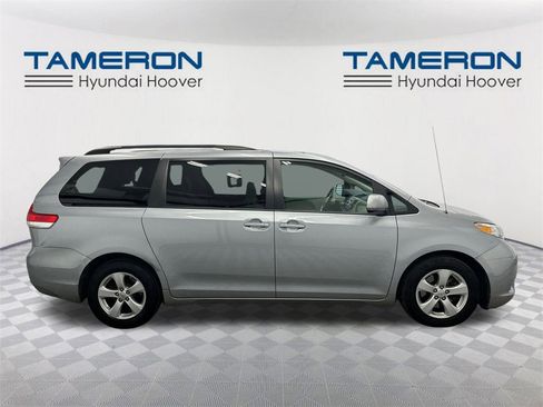 Used 2011 Toyota Sienna LE image 6