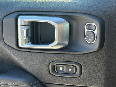 Used 2021 Jeep Wrangler Unlimited Sahara AWD/4WD image 16