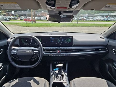 Used 2025 Kia K4 FWD image 3