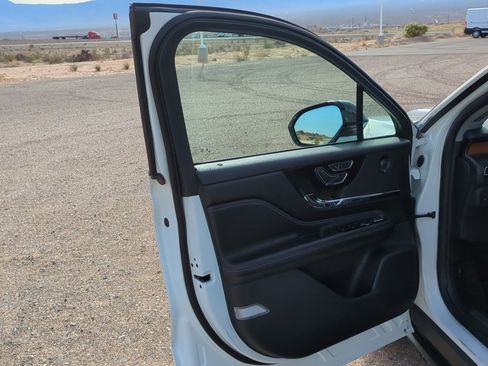 Used 2021 Lincoln Corsair Grand Touring image 11