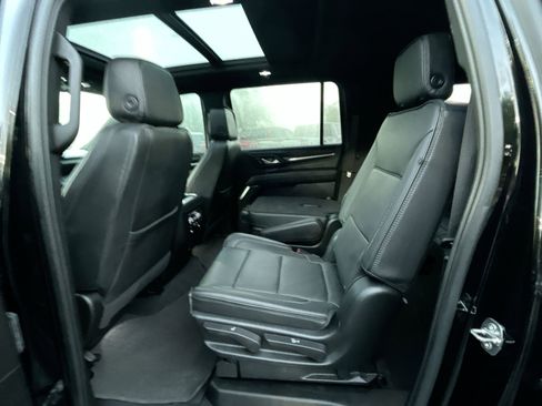 Used 2023 GMC Yukon XL Denali image 32