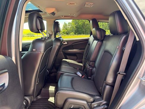 Used 2018 Dodge Journey Crossroad w/ Nav & Sun Group FWD image 21