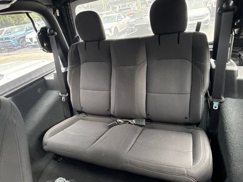 Used 2022 Jeep Wrangler Sport AWD/4WD image 12