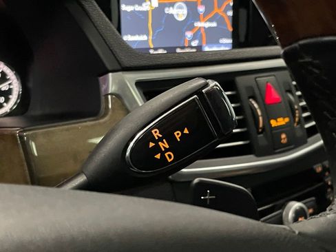 Used 2010 Mercedes-Benz E 550 4MATIC Sedan w/ Premium 2 Pkg image 21