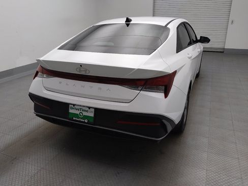 Used 2025 Hyundai Elantra SE FWD image 7