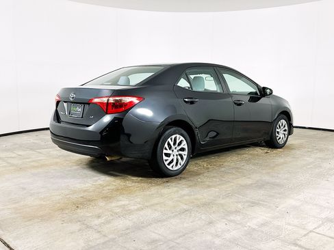 Used 2017 Toyota Corolla LE w/ Carpet Mat Package (TMS) FWD image 9
