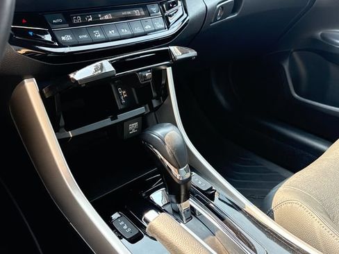 Used 2017 Honda Accord EX-L image 28