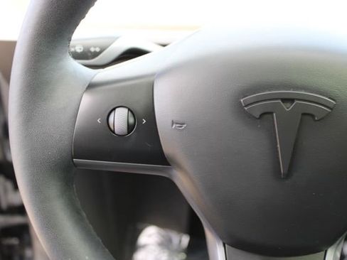 Used 2024 Tesla Model Y Long Range image 16