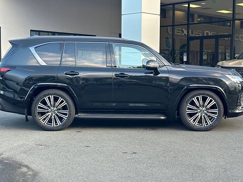 New 2025 Lexus LX 700h Luxury image 3