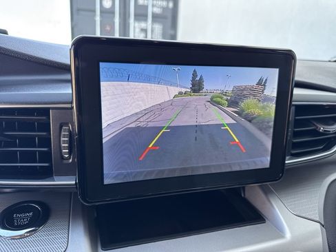 Used 2022 Ford Explorer XLT w/ Equipment Group 202A image 15