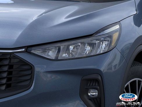 New 2025 Ford Escape SE w/ Class II Trailer Tow Package image 18