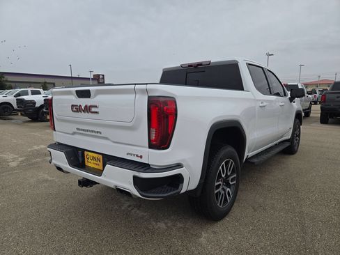 Used 2021 GMC Sierra 1500 AT4 w/ AT4 Value Package AWD/4WD image 3
