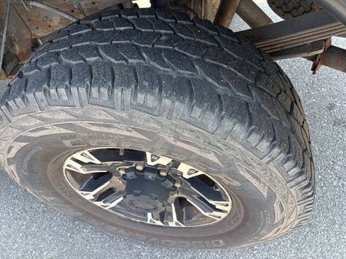 Used 2005 Ford F250 XL AWD/4WD image 4