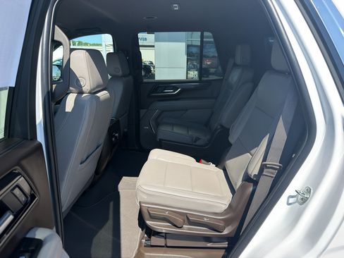 Used 2025 GMC Yukon Elevation AWD/4WD image 9