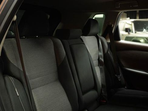Used 2022 Nissan Rogue SV FWD image 16