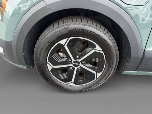 Used 2023 Kia Niro EX FWD image 9